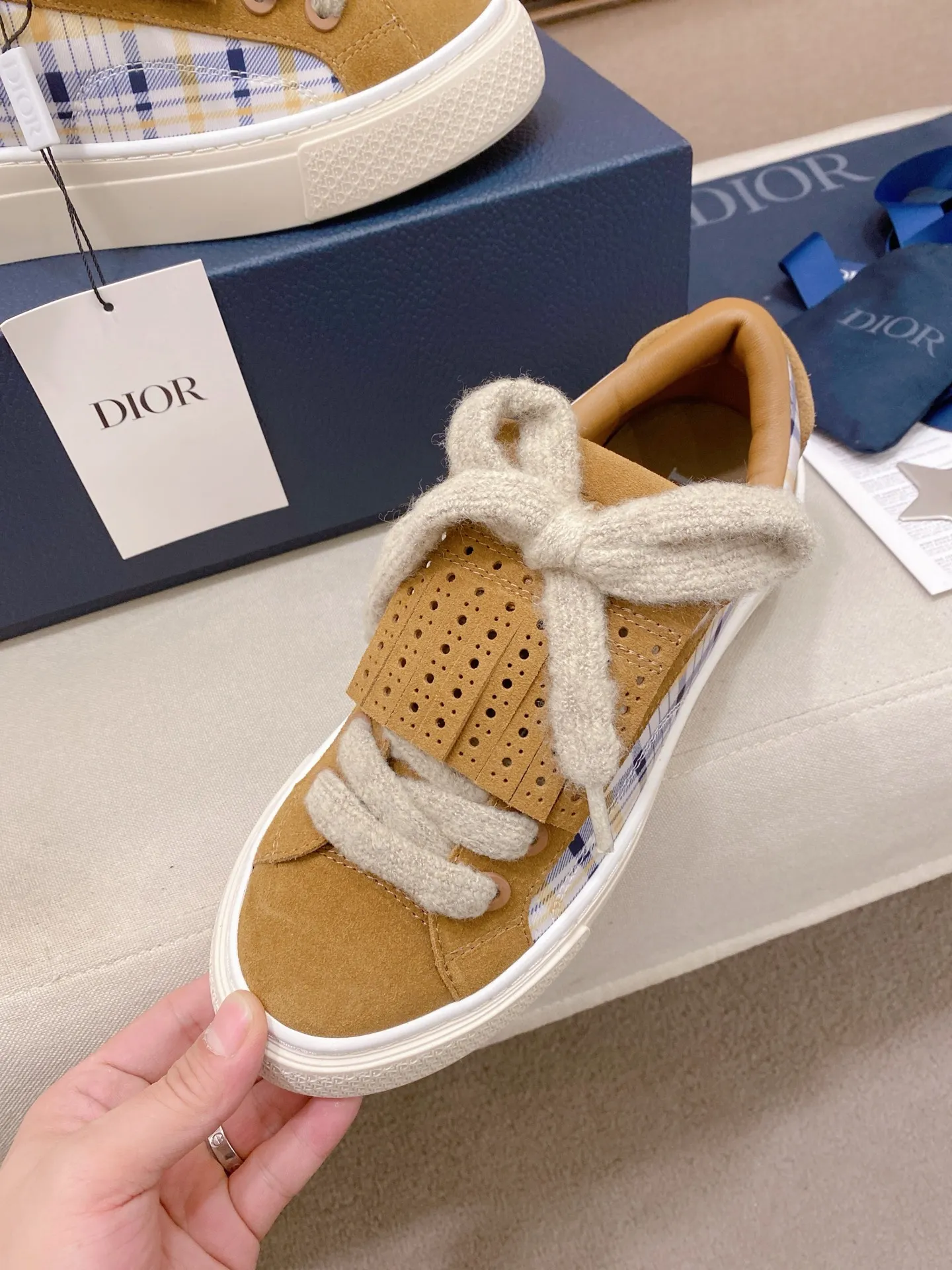 Factory price: 300 Men's shoes 💰[Dior·Dior] Top 🔍Couple style 💏🔍New casual sports style couple shoes, new four-season design, perfect workmanship, lace-up lazy style to create cabinet quality, upper: imported first-layer cowhide, sheepskin lining is soft and comfortable, ultra-light TPU wear-resistant outsole, simple, versatile fashion men's shoes, excellent color code number 35--44